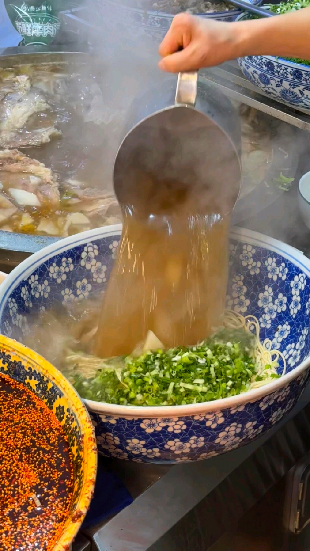 兰州超大大大大碗牛肉面~震惊了南方小土豆一整年~