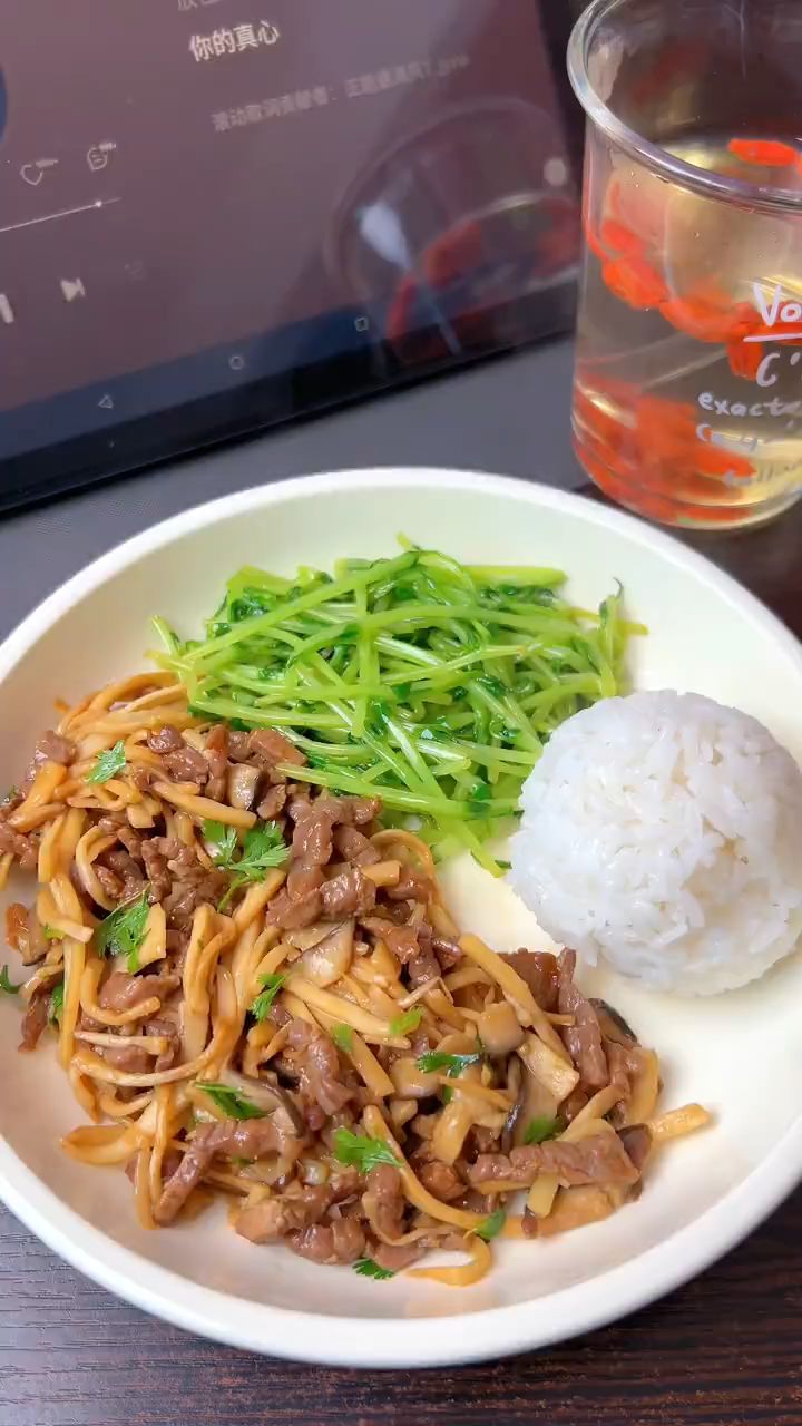 姐妹们,赶紧去试试这个杏鲍菇炒牛肉,真的是绝了