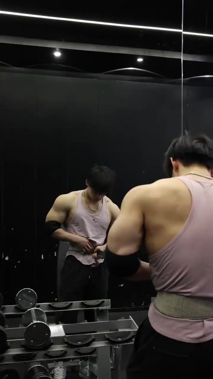 三个月蜕变 不节食照样练出马甲线!