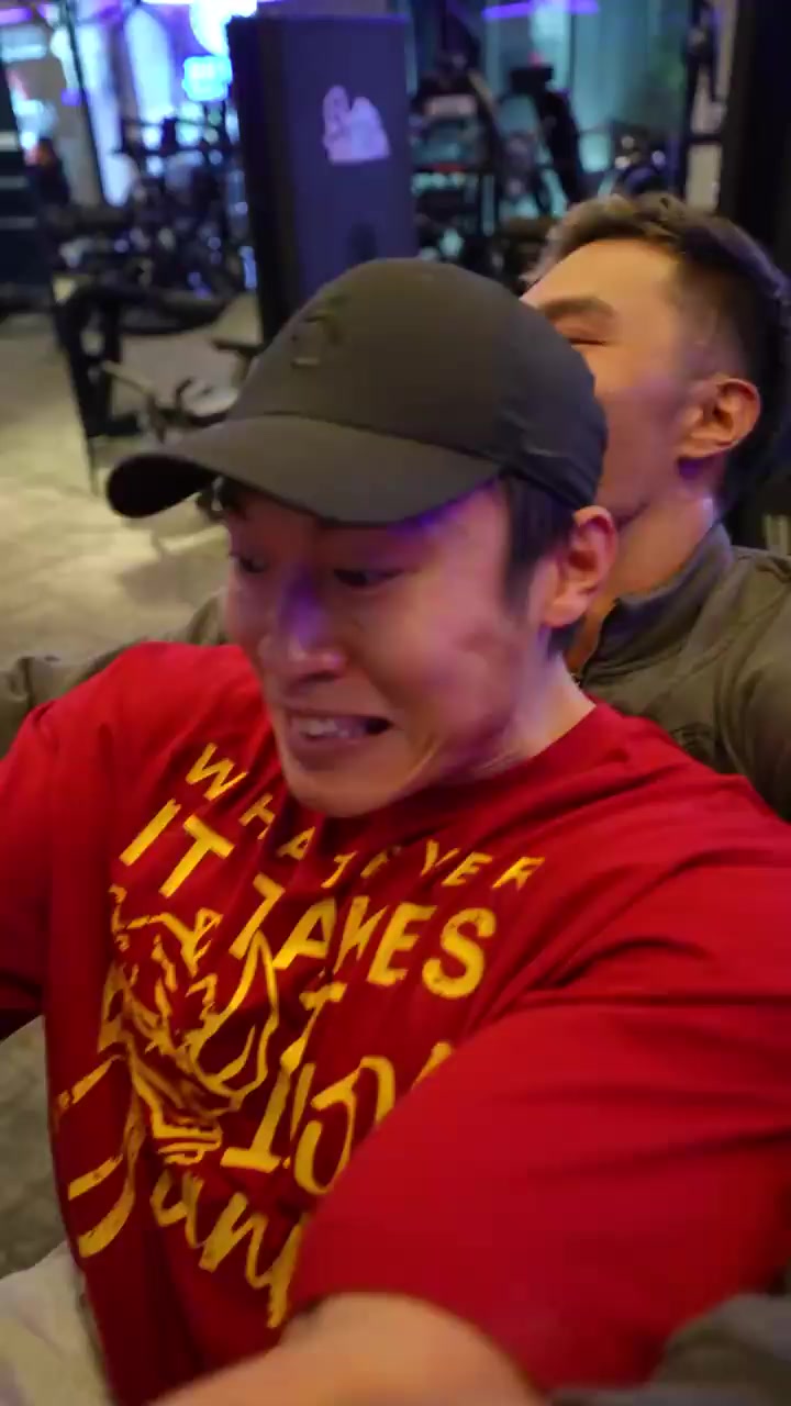 健美冠军的背肌秘密 新手也能练出炸裂线条!