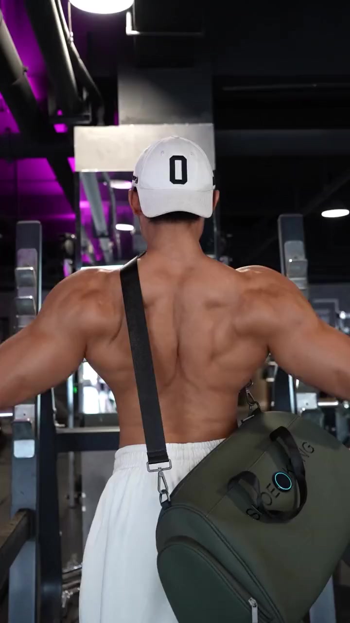 新的背部训练计划，远离汗味细菌，做一个精致的肌肉男！