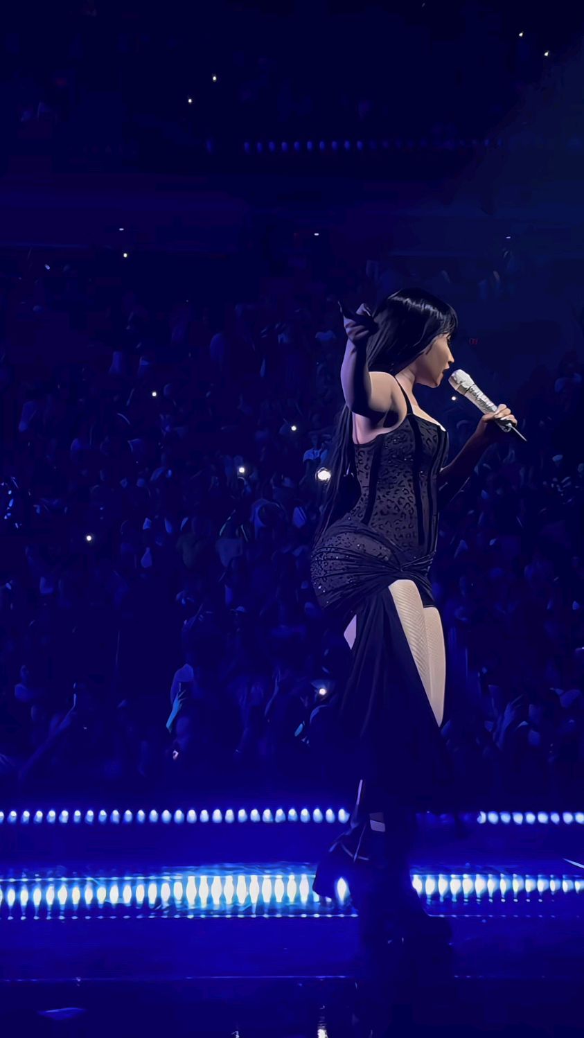 势均力敌吗? 我要的是绝对压制!#plainjane#nickiminaj#音乐现场