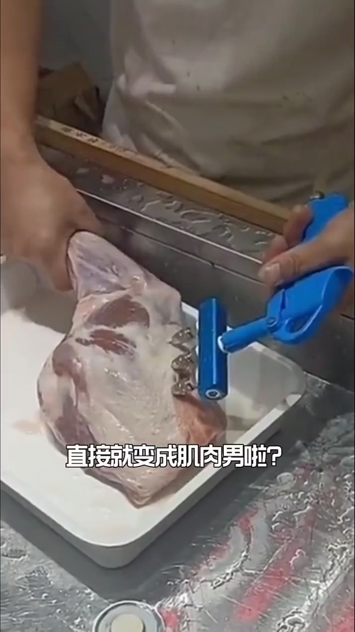 小鲜肉秒变肌肉男 