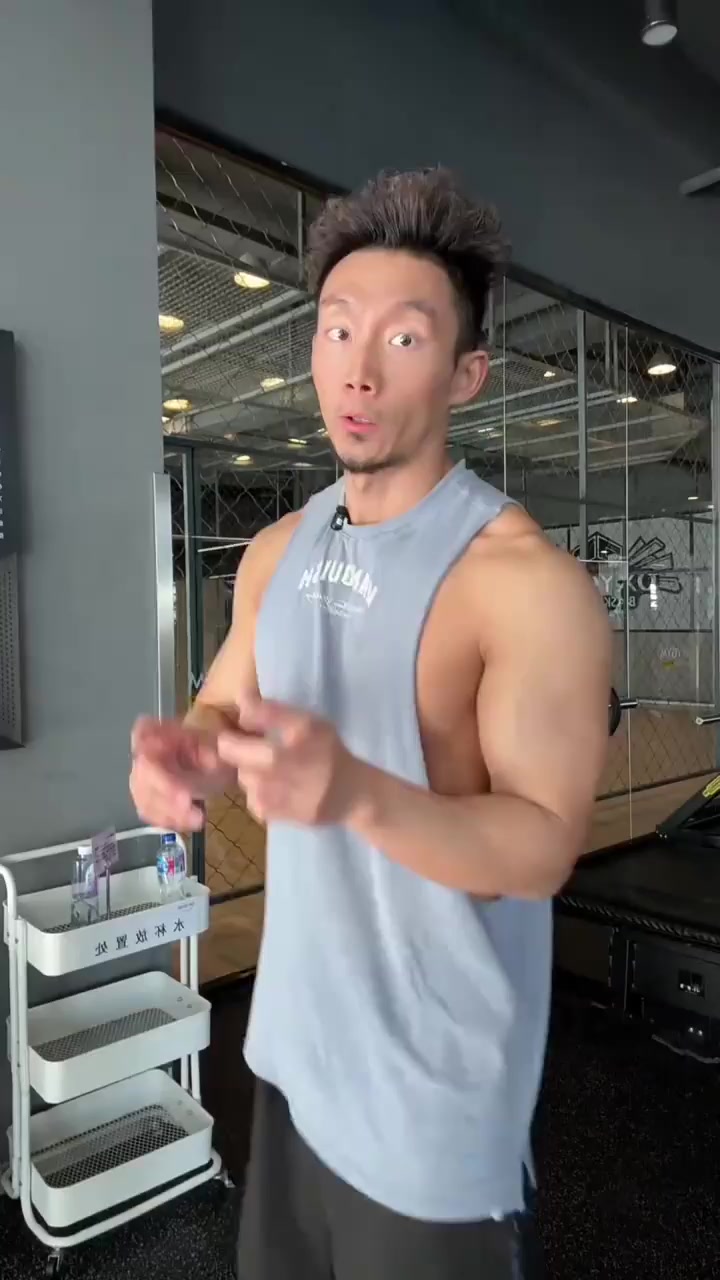 后背赘肉杀手 3招教你轻松甩掉!