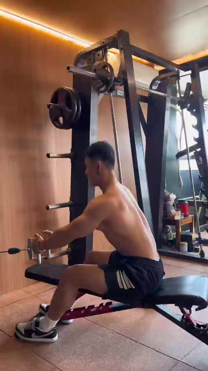 背肌暴涨秘籍 这个动作90%的人都没做对！