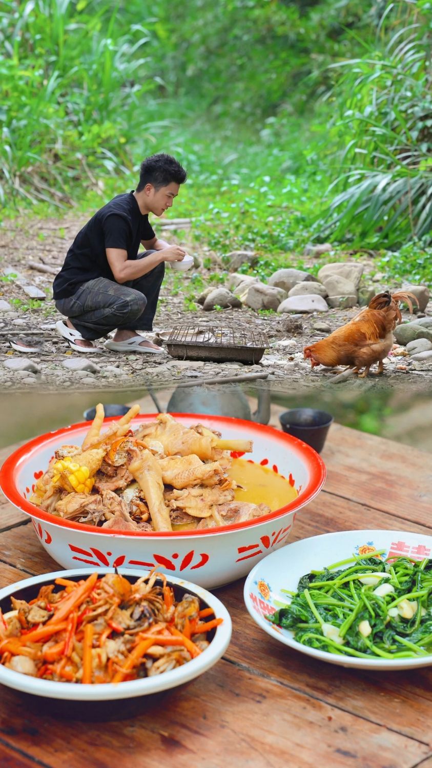 我用刚从泥土里醒来的番薯,和一只总想逃走的母鸡,跟渐凉的天气