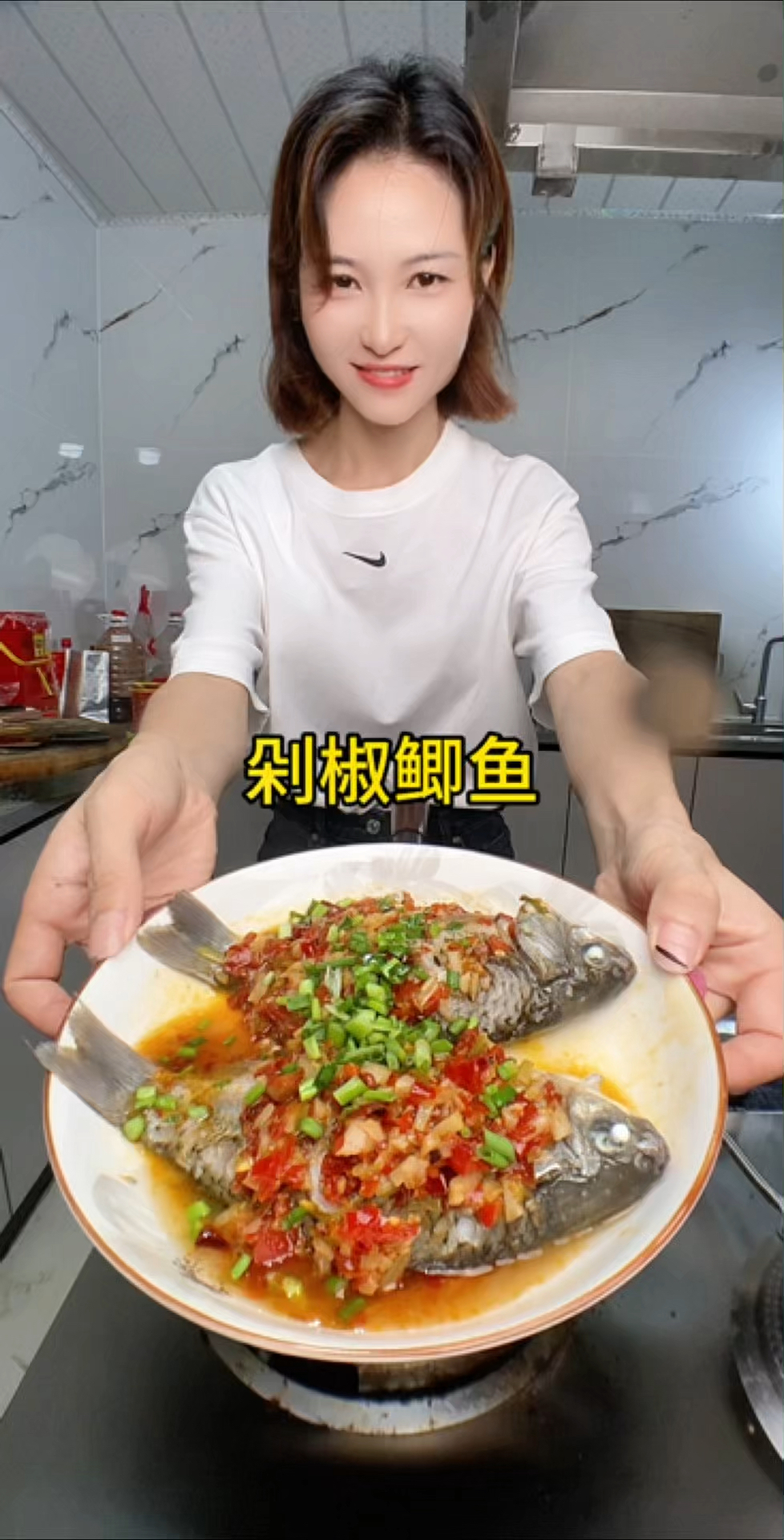 剁椒鲫鱼来了酸辣开胃