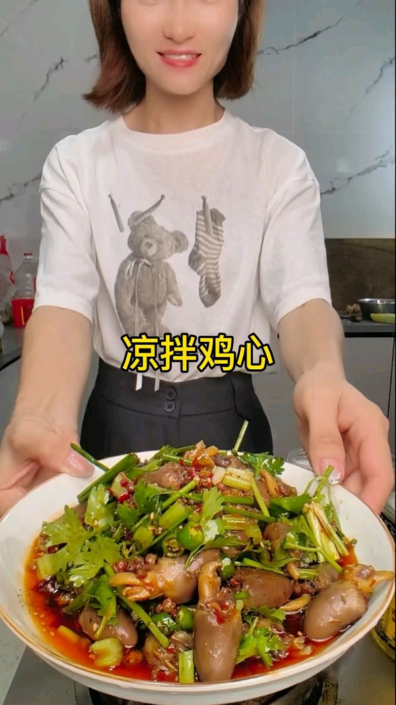 凉拌鸡心太香了下酒嘎嘎香