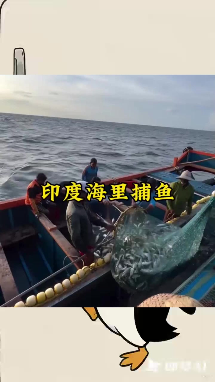 印度渔民在海洋里捕鱼