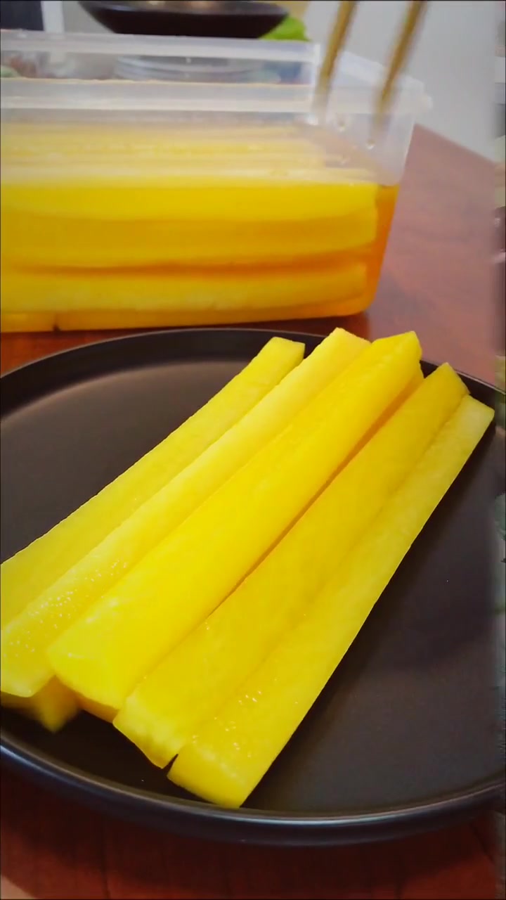 韩式泡菜黄萝卜腌制方法,韩国电视剧里都有它。!