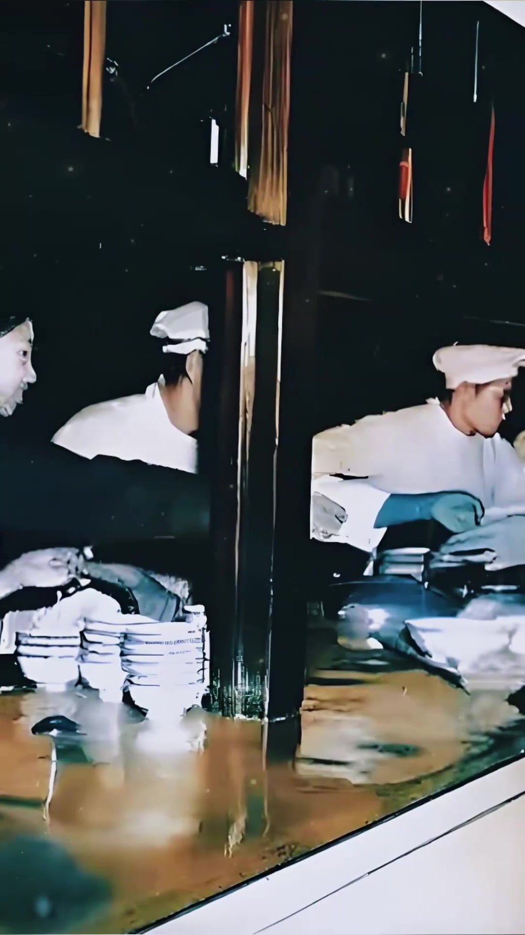 1948年何应钦在食堂排队打饭的珍贵影像,四菜一汤伙食不错