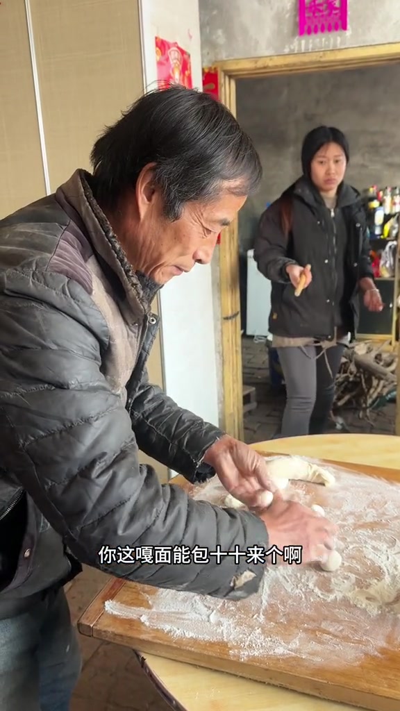 东北农村包饺子