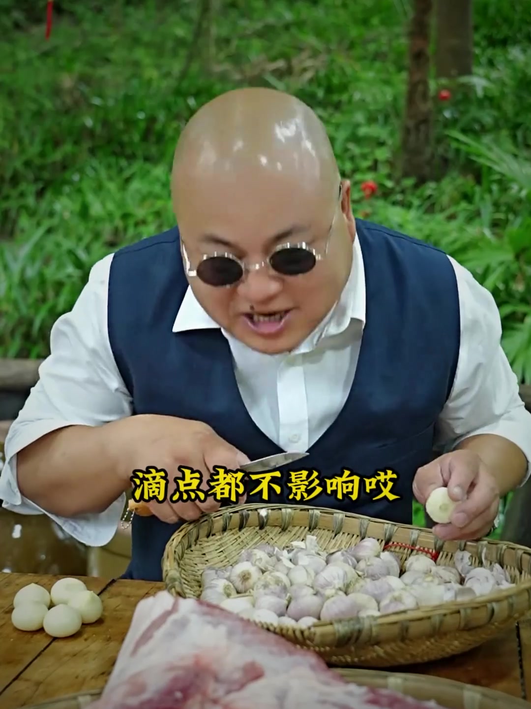 土坛子做的两种口味五花肉，大口吃肉，快意人生，大口喝酒，豪情满溢！