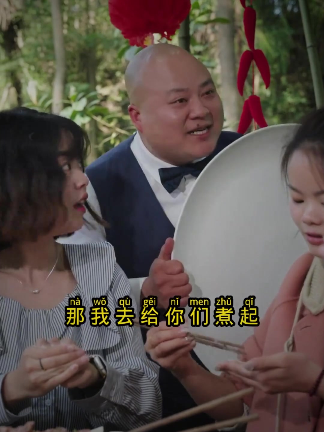红油水饺,皮薄馅嫩是关键以外,油泼辣子才是灵魂,有了它带你领略舌尖上的麻辣鲜香,拌啥都香
