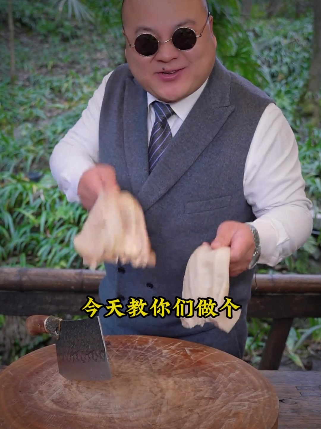 做凉拌菜调料是关键,我们这个油泼辣子配料干净,香味十足,带瓶回家,赶紧做起来!