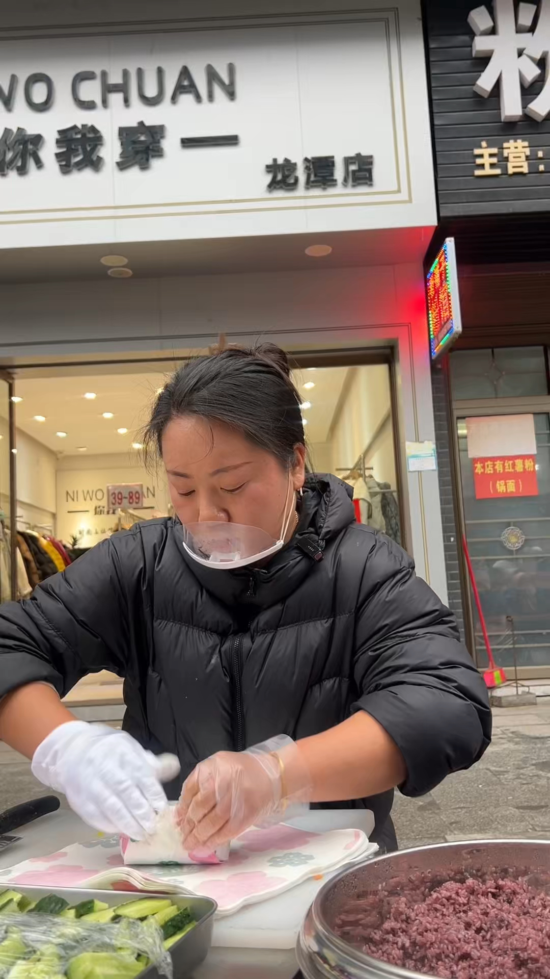 用20斤米做100个紫米饭团,2个小时全部卖光,看看我赚了多少