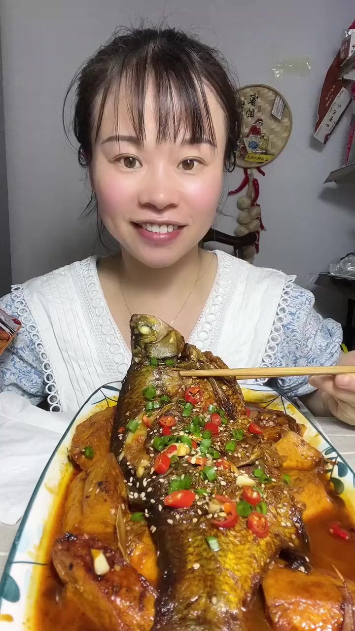 豆腐黄焖鱼,这个鱼比鲫鱼的刺多,!