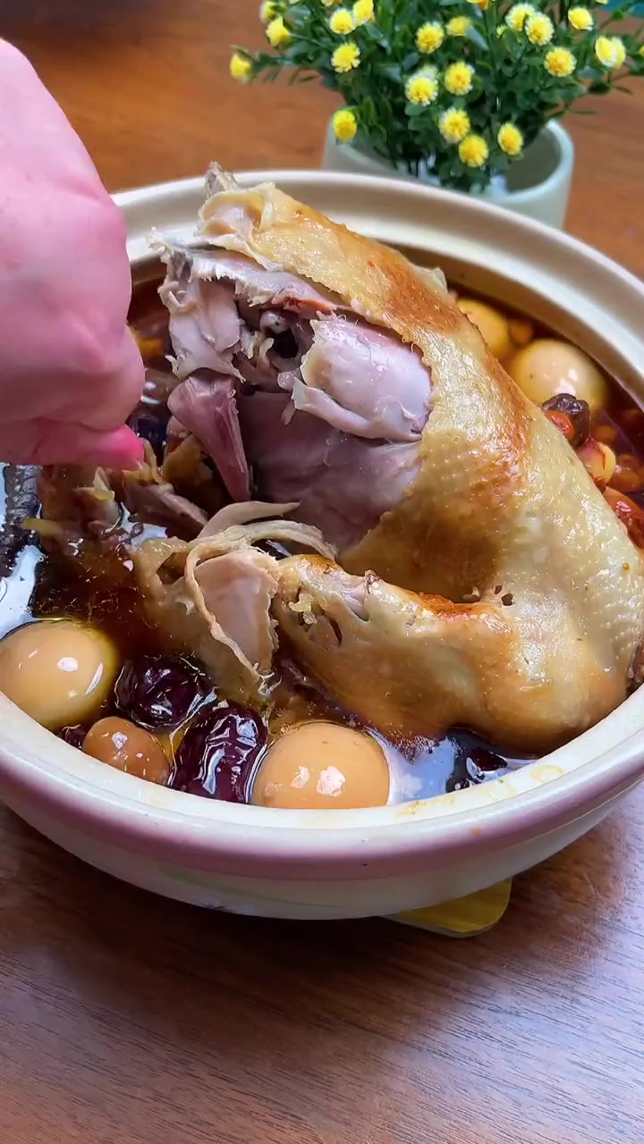 鸡肉蒸着吃真的太香了,鸡蛋是一定要放的,特别好吃!