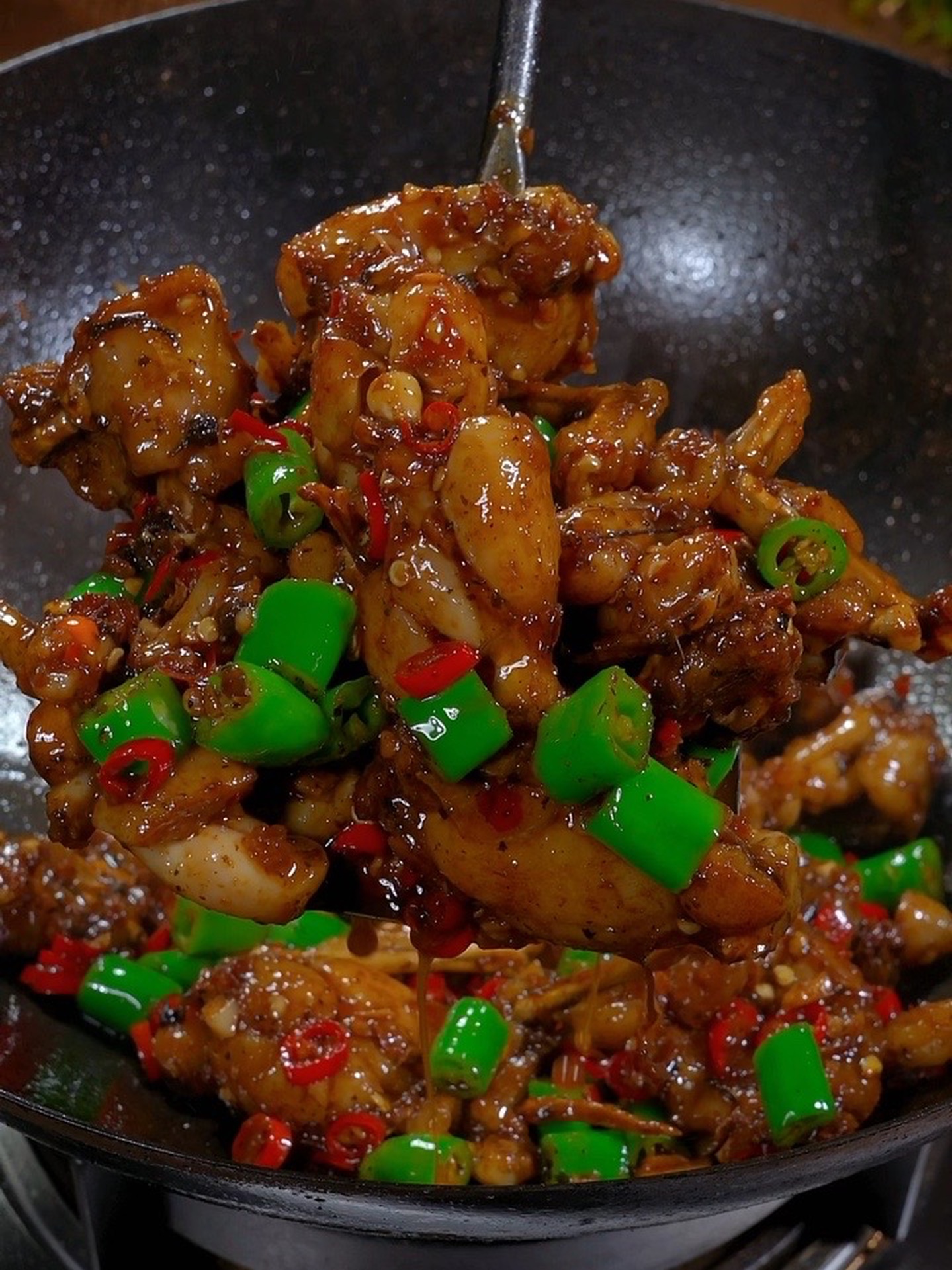 在我们湘菜里这道紫苏牛蛙真的是很受欢迎！