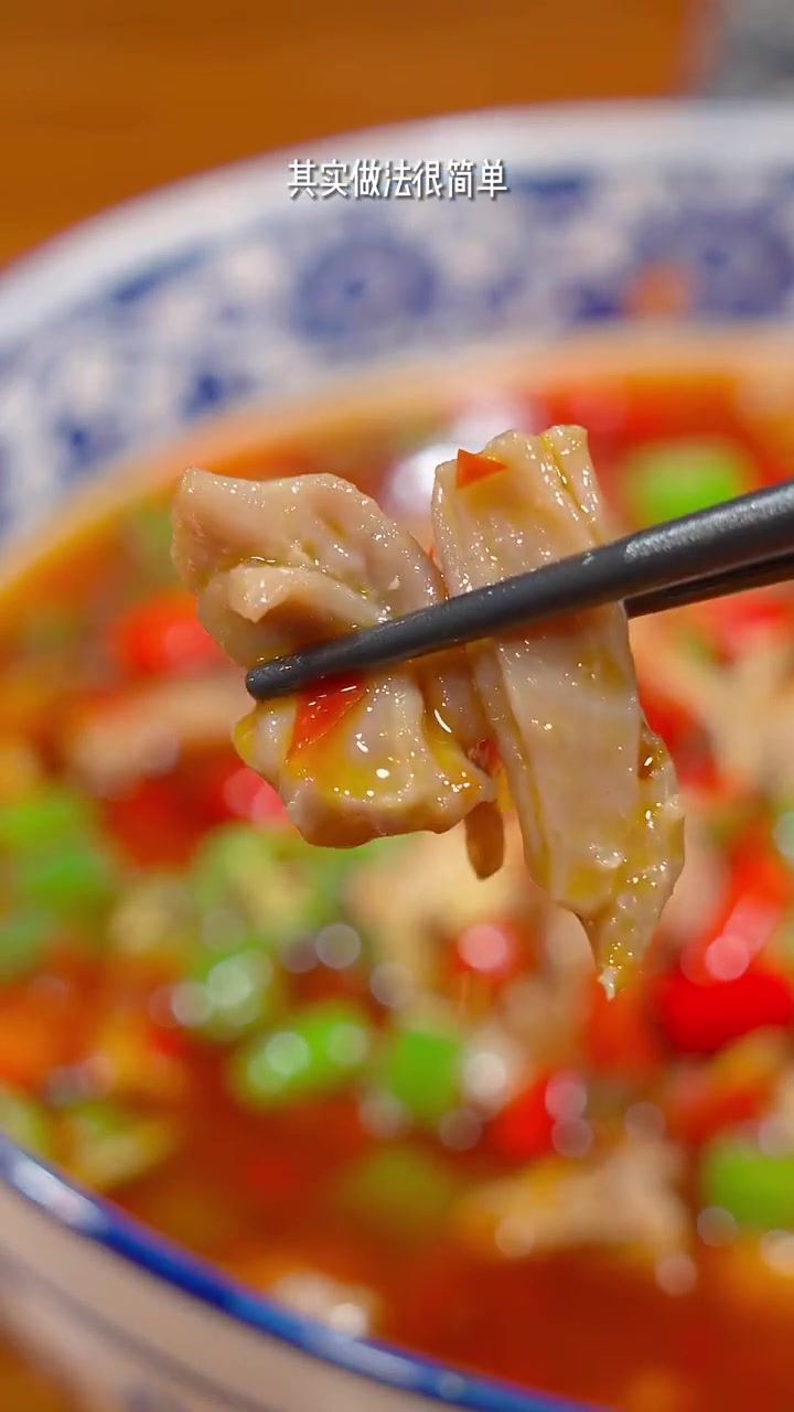 四川自贡特色菜:鲜锅兔,其实自己在家做也非常的简单!