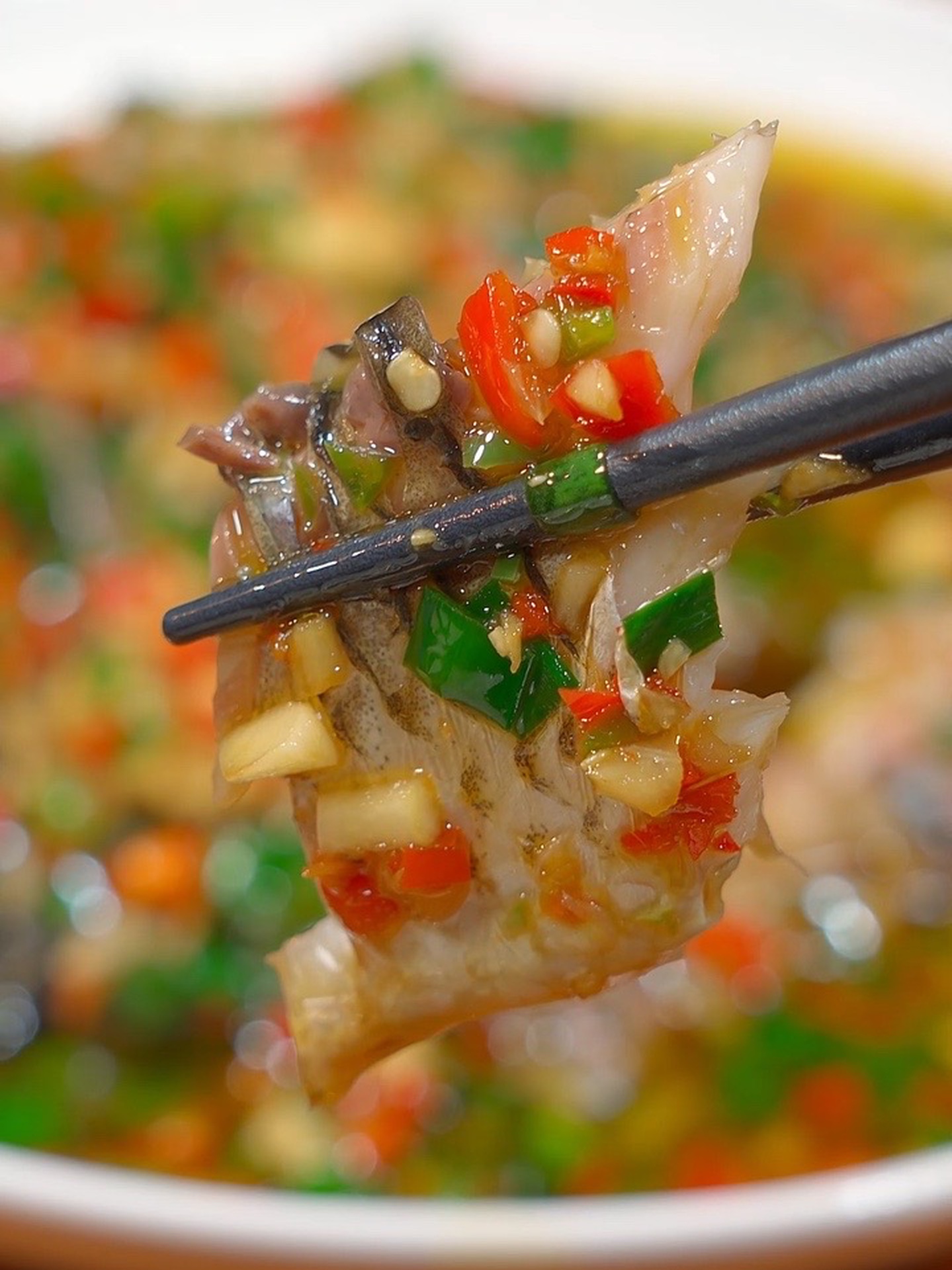 夏天鲫鱼买回家你就做个凉拌鲫鱼,鲜嫩入味还好吃!