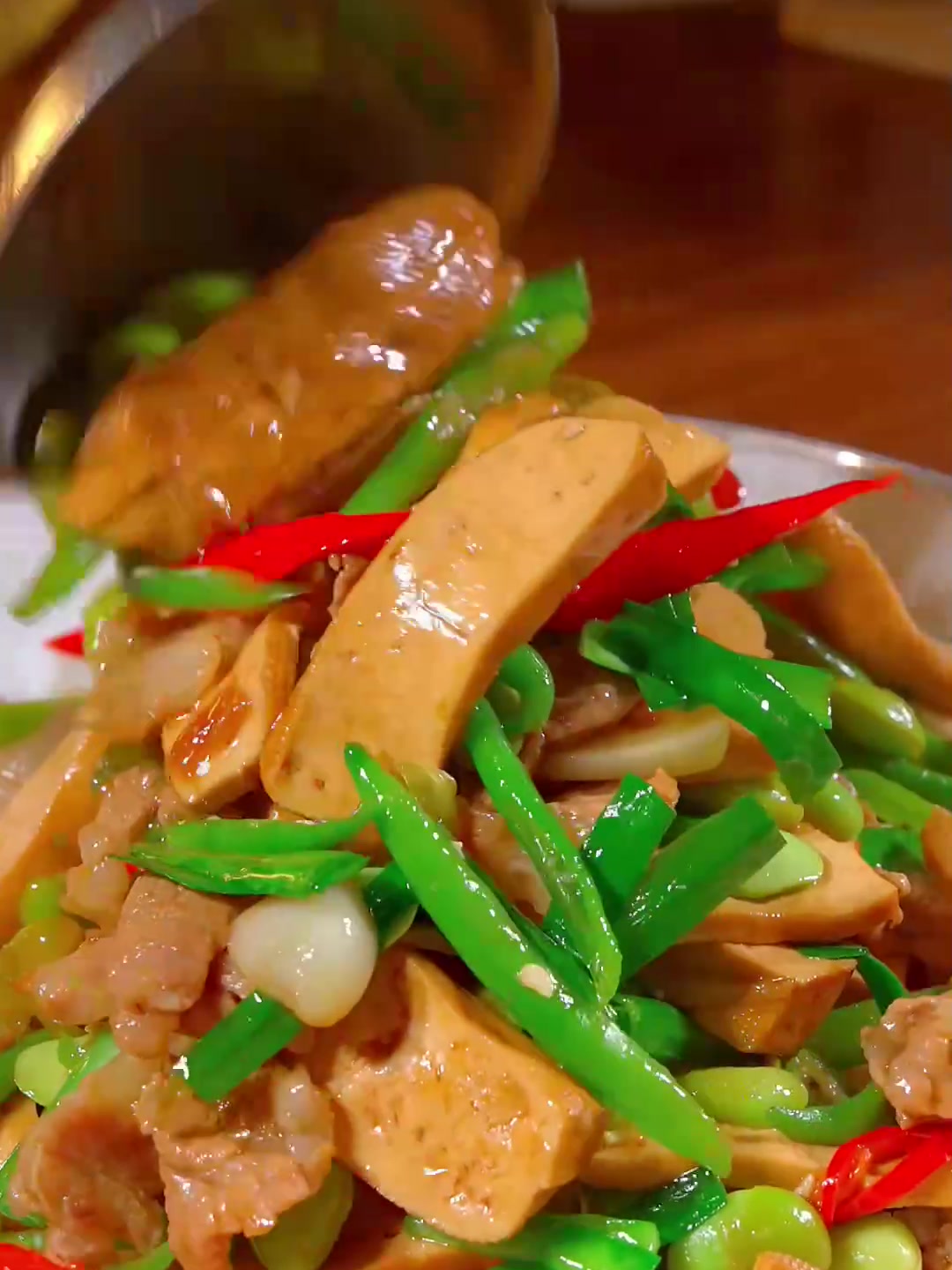香干炒肉鲜香下饭，喜欢吃香干的赶紧试试这个做法吧！