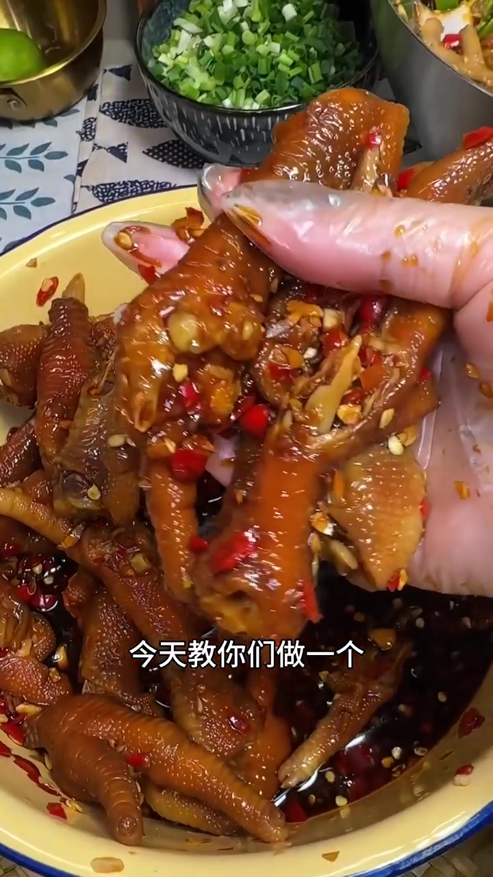 辣椒腌鸡爪光听名字就知道很简单!!!!!