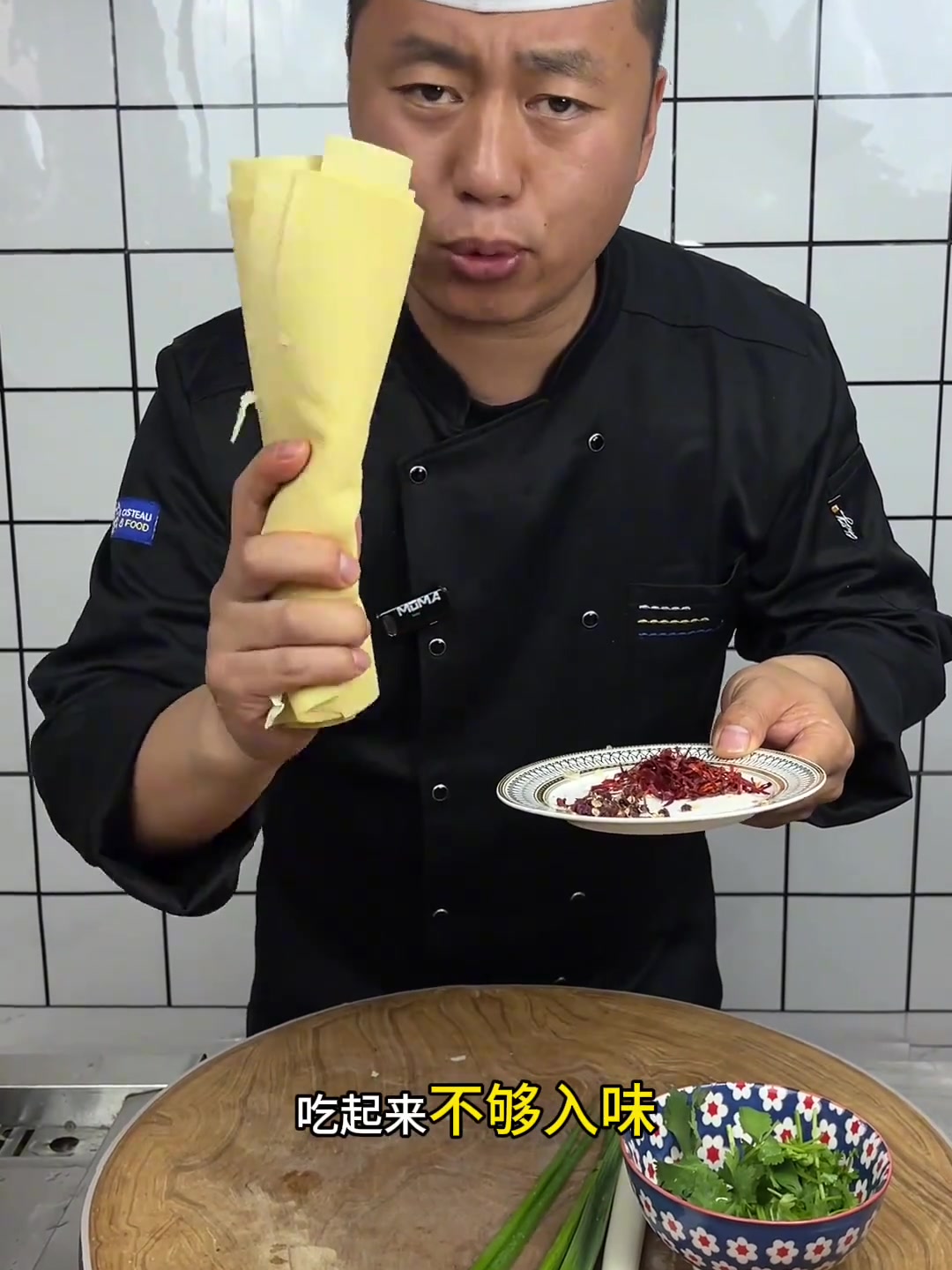 炝拌豆腐丝这样做更好吃，不发干不发硬，鲜嫩入味！