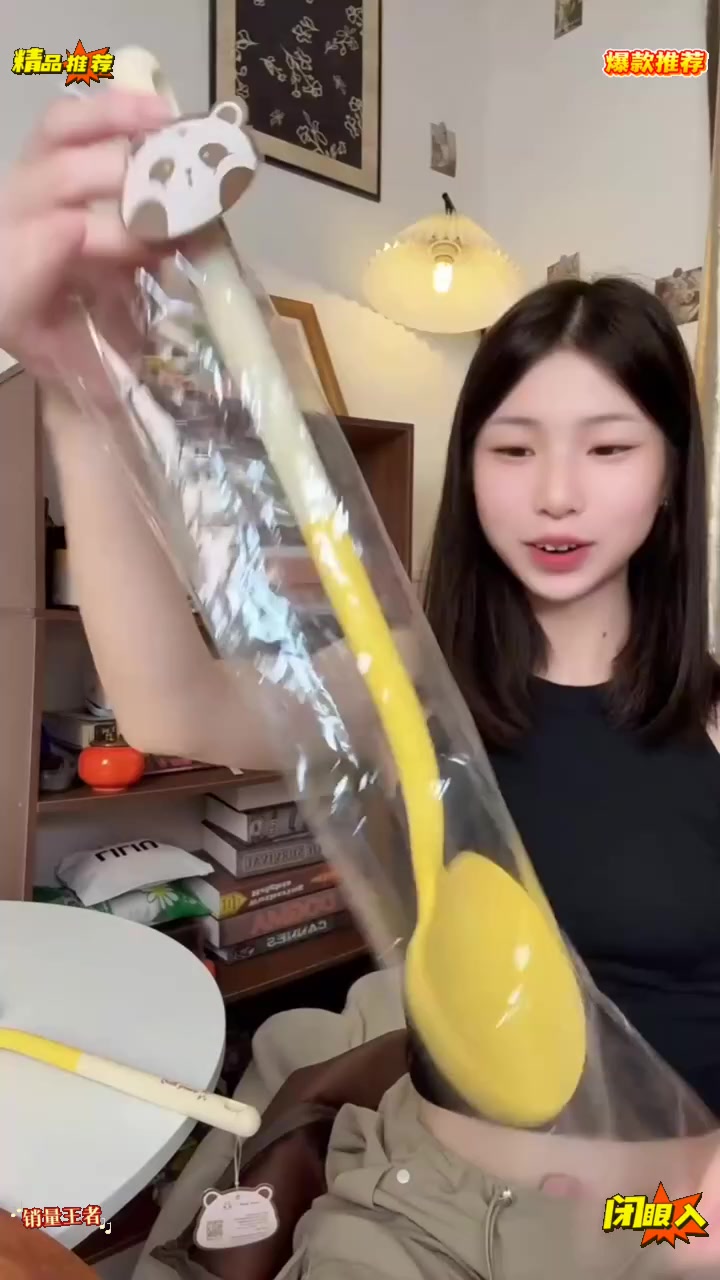 可炒菜也可舀汤的硅胶锅铲