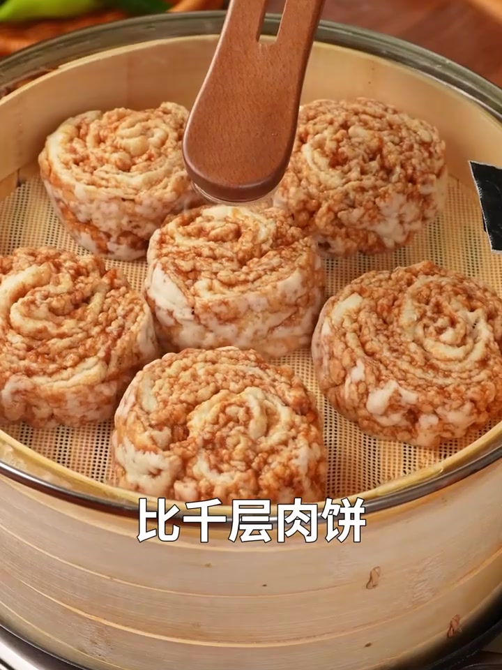 中式的面食对脾胃都很好。学会这个千层卷，不管是做个肉卷菜卷，那也是手到擒来。