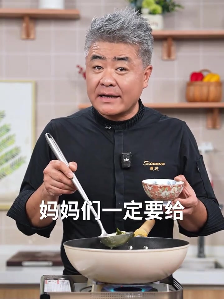 好喝又营养的裙带菜牛肉汤！妈妈们一定要学会！裙带菜嫩嫩的特别适合孩子吃！做法也很简单