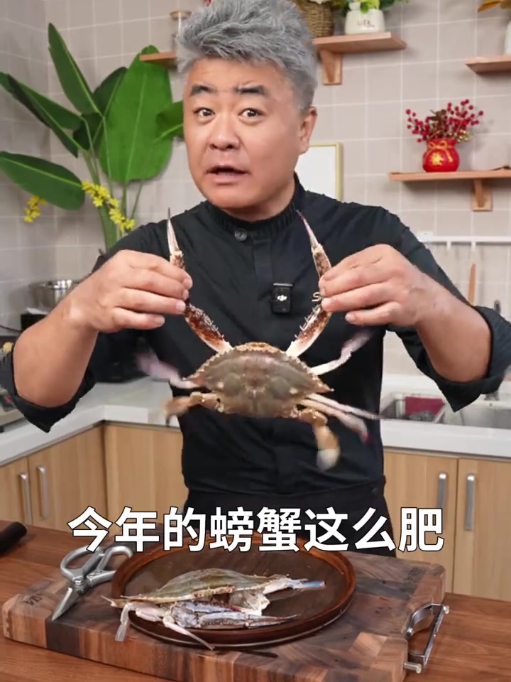 现在是正吃螃蟹的季节,跟着夏叔一起做一个肉蟹煲~好吃又下饭