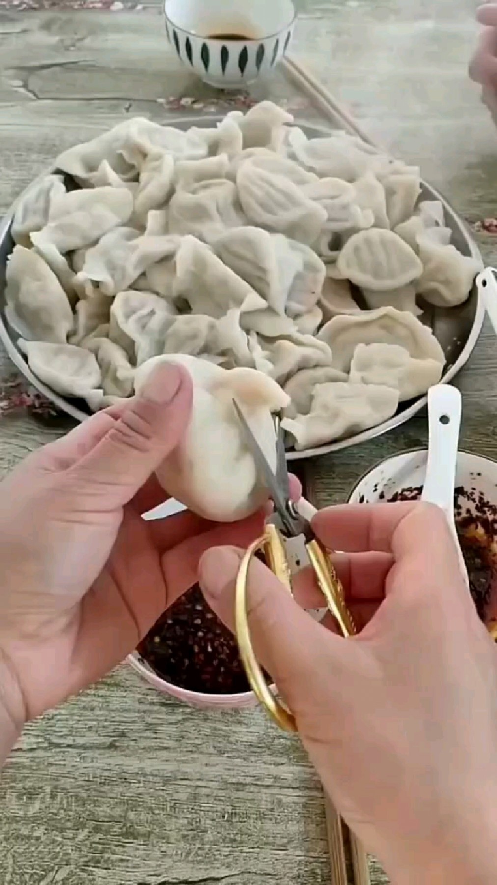 过年过节老妈都在饺子里面放惊喜