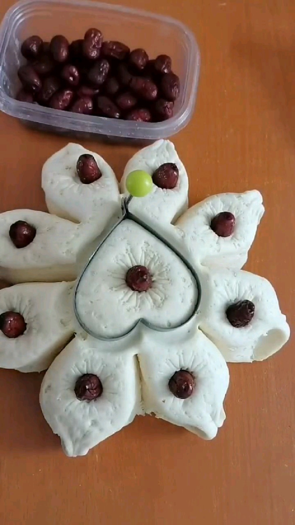 爱心花样大枣馒头