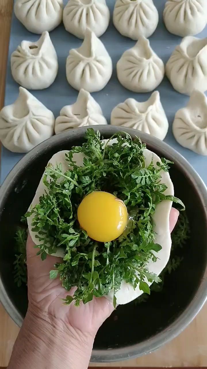 老妈做的马齿菜鸡蛋黄大包子