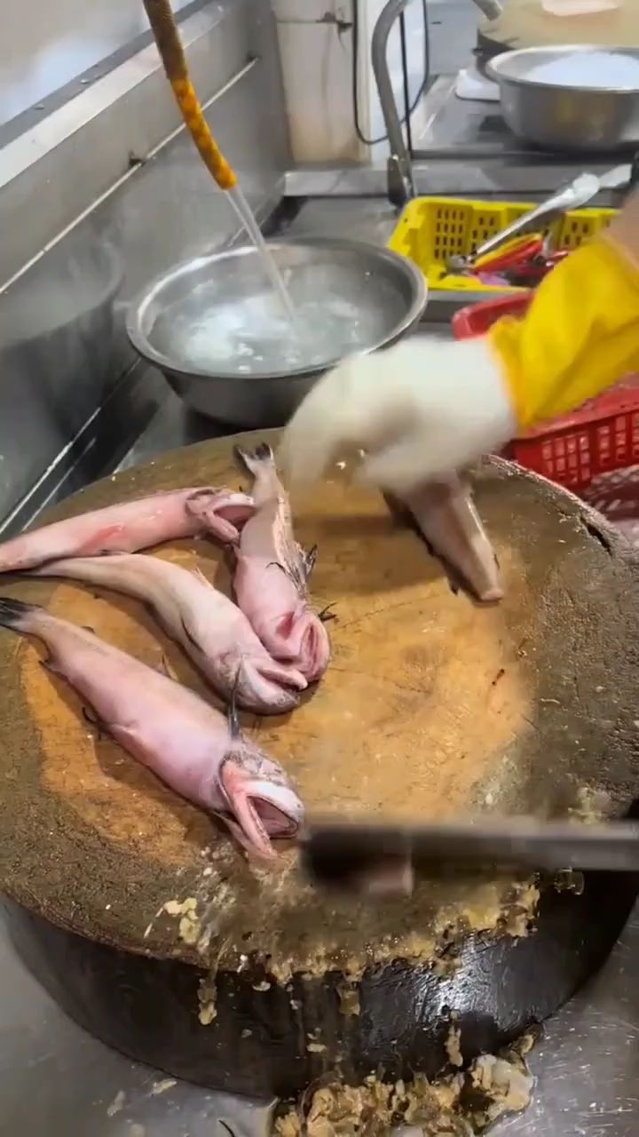 鳕鱼头是这样的。
