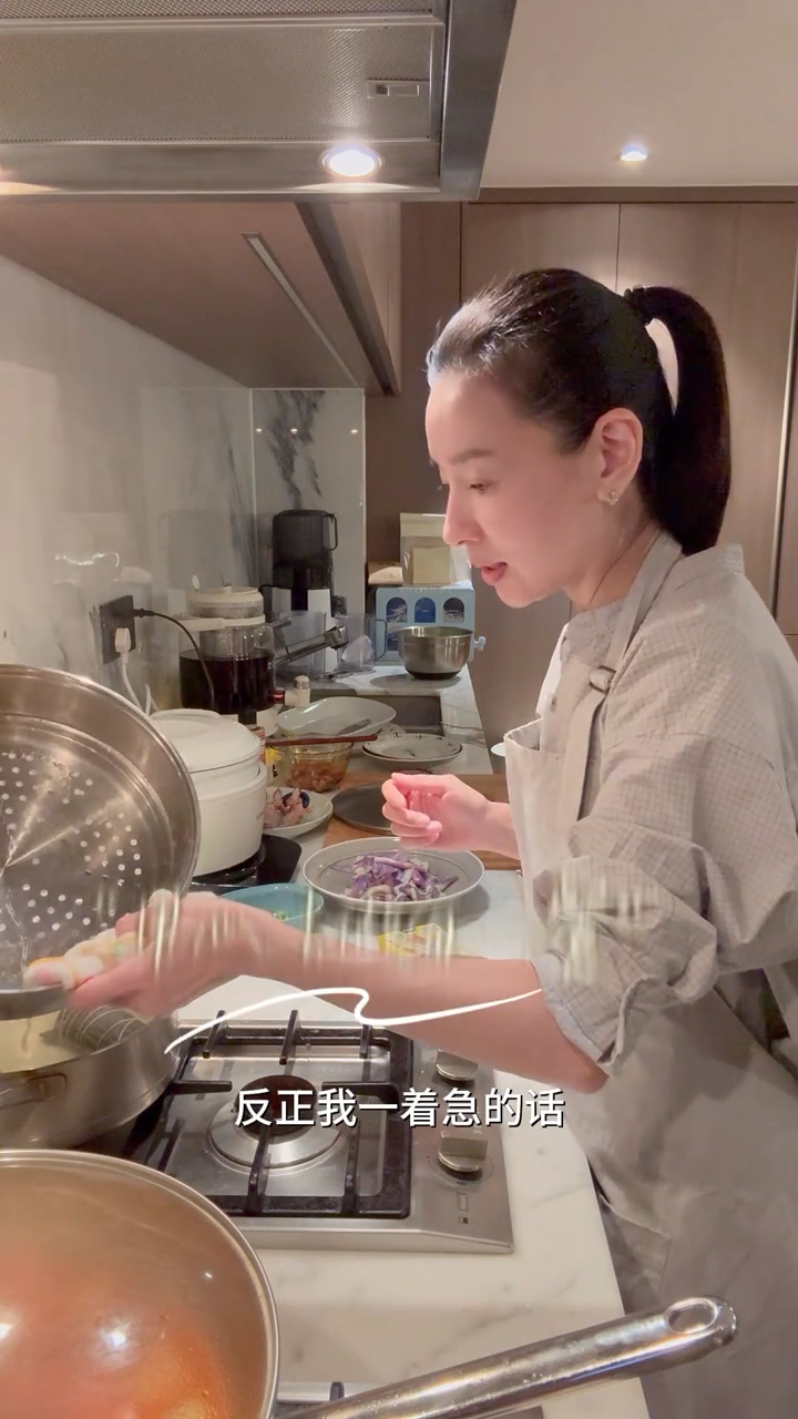 董洁分享咖喱牛肉做法，跟着学超简单！