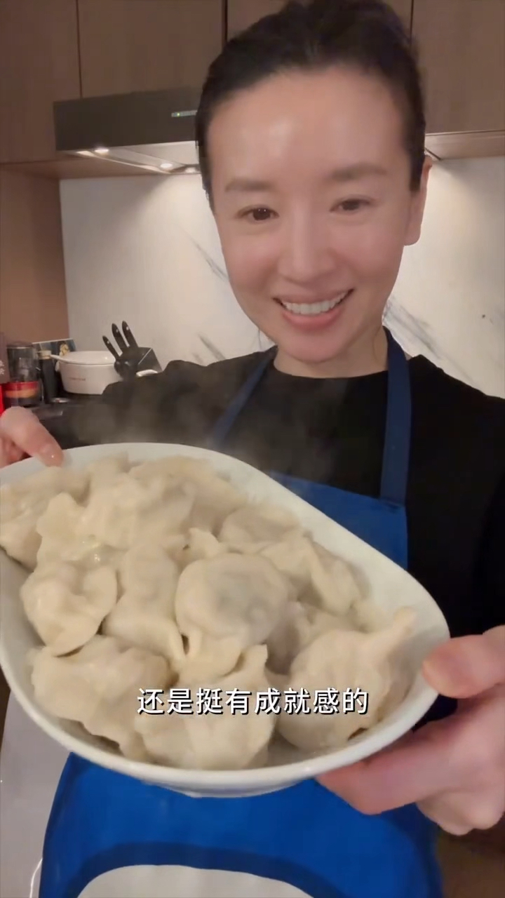试试董洁分享的独特风味香菜猪肉饺子