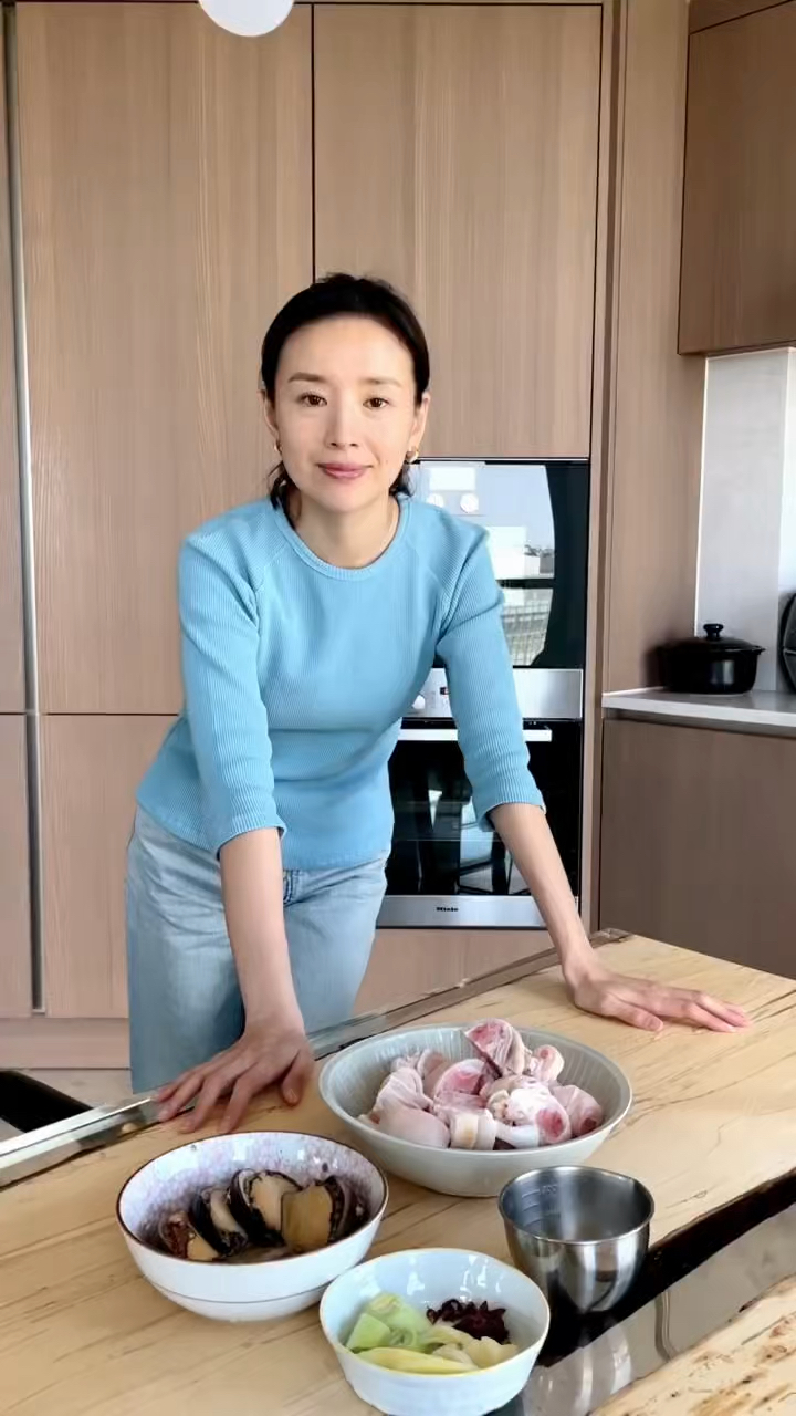 董洁教你做鲍鱼猪蹄大餐