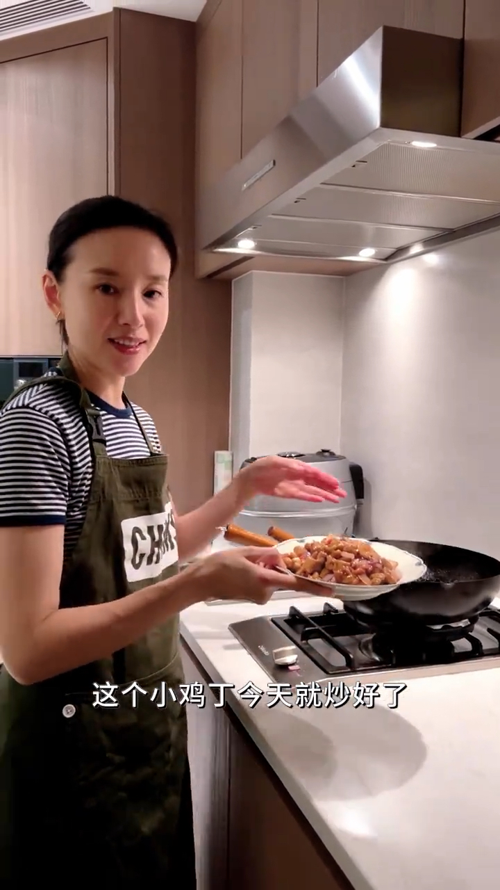 董洁大揭秘：洋葱炒鸡肉的美味秘诀