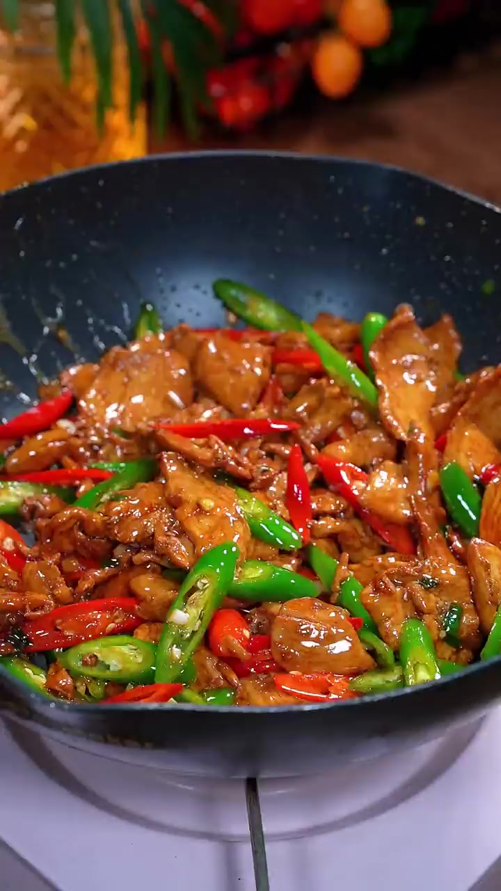 双椒炒鸡胸肉,香辣下饭,做法还简单!