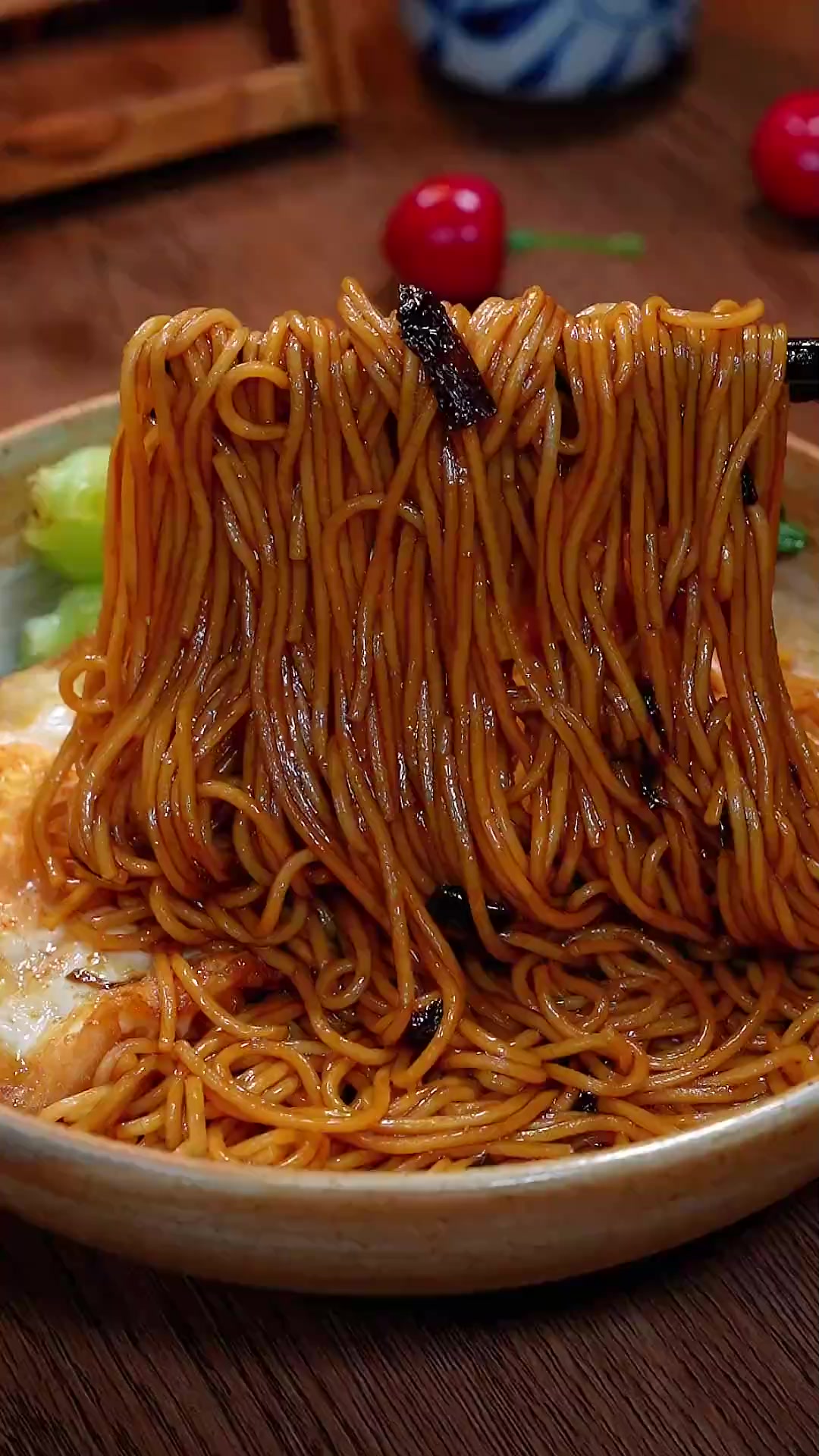 这是我家孩子早餐最常吃的葱油拌面，做法简单又好吃