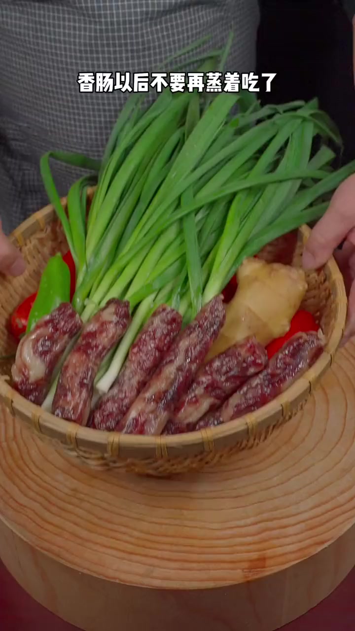 做梦都没想到大蒜炒香肠会这么好吃·赶紧在家做起来吧!