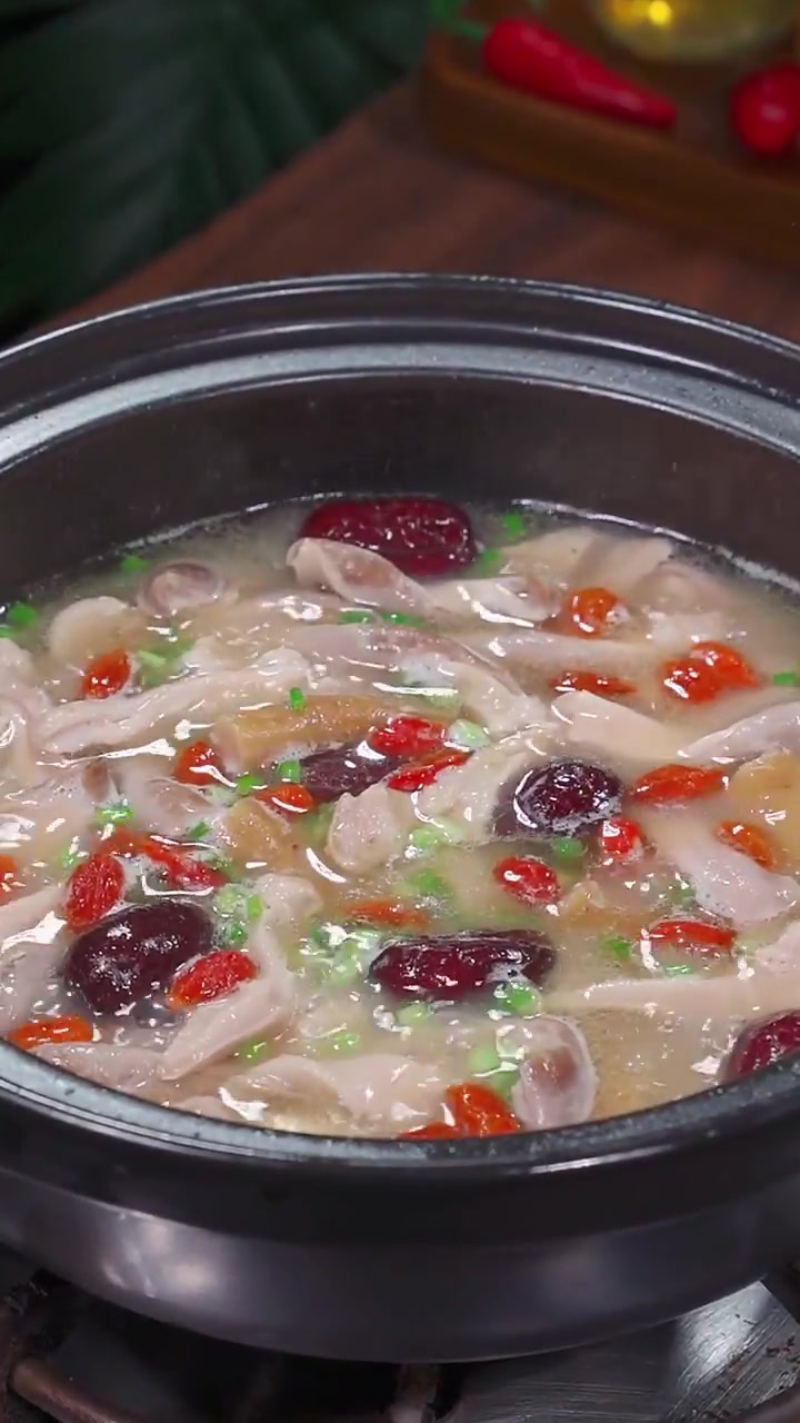 按我这个方法做出来的猪肚汤汤鲜味美全家人抢着喝！