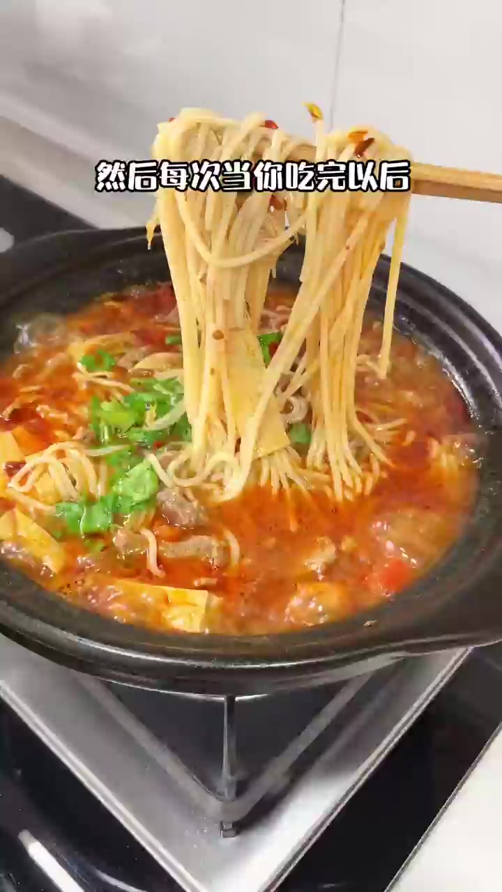 番茄牛肉米线入秋了，喜欢吃热气腾腾的饭菜，快乐嗦粉！