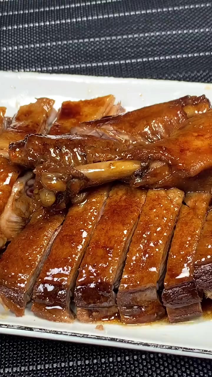 广东名菜陈皮鸭,个个吃了都赞不绝口!