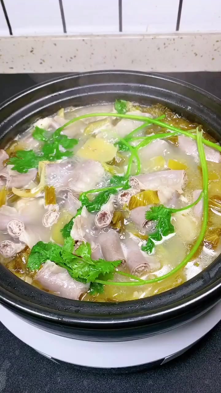 潮汕特色开胃菜，咸菜粉肠煲，好吃到汤和渣都不剩！