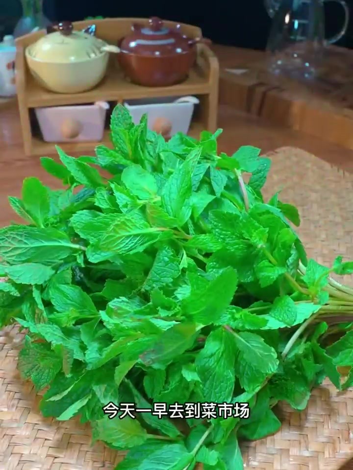 薄荷叶煲鸡汤你喝过吗?鲜甜清香又好喝可以试一下哦。!