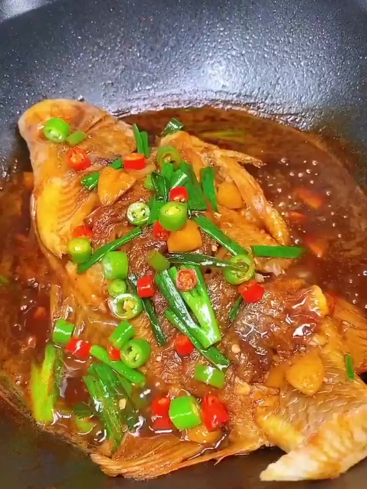 我们这里叫珍珠鱼,拿来红烧味道挺好吃。!