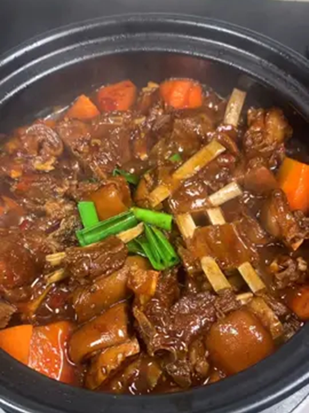 天气转凉，来一锅这种热气腾腾的红烧卤羊肉吧！！